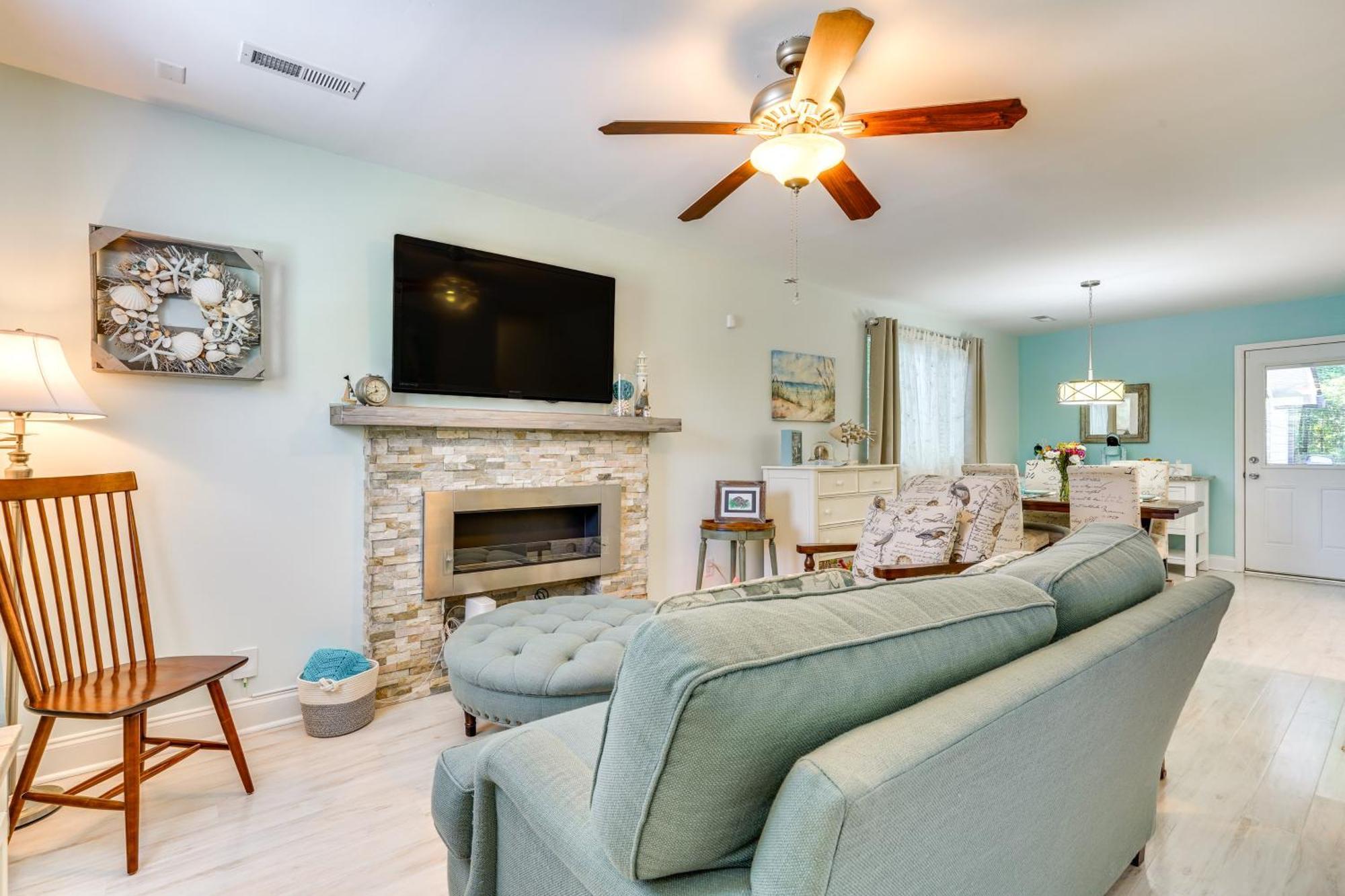 Cozy Goose Creek Escape With Patio And Grill Villa Exteriör bild