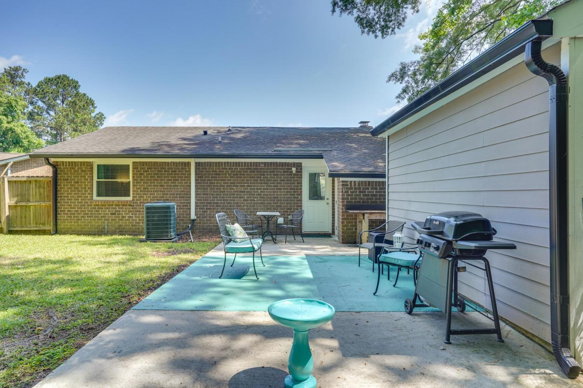 Cozy Goose Creek Escape With Patio And Grill Villa Exteriör bild